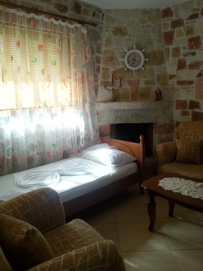 Altin Skrapari Guesthouse Ksamil Bagian luar foto